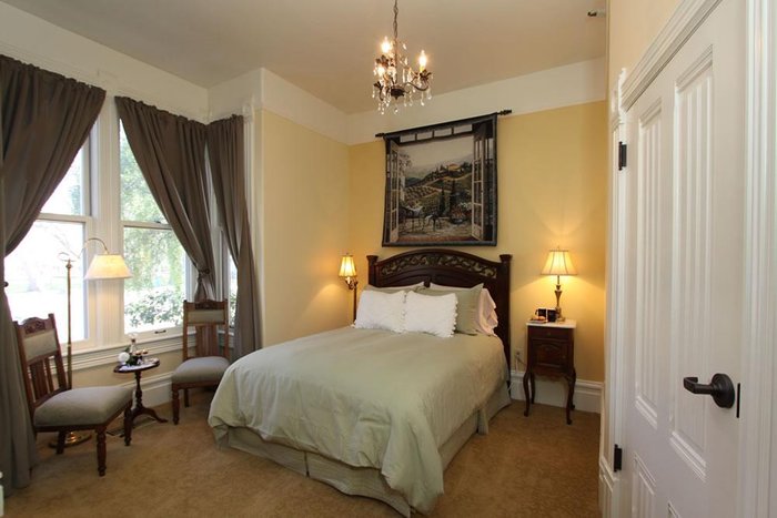 HENNESSEY HOUSE BED AND BREAKFAST - Updated 2024 Prices & B&B Reviews ...