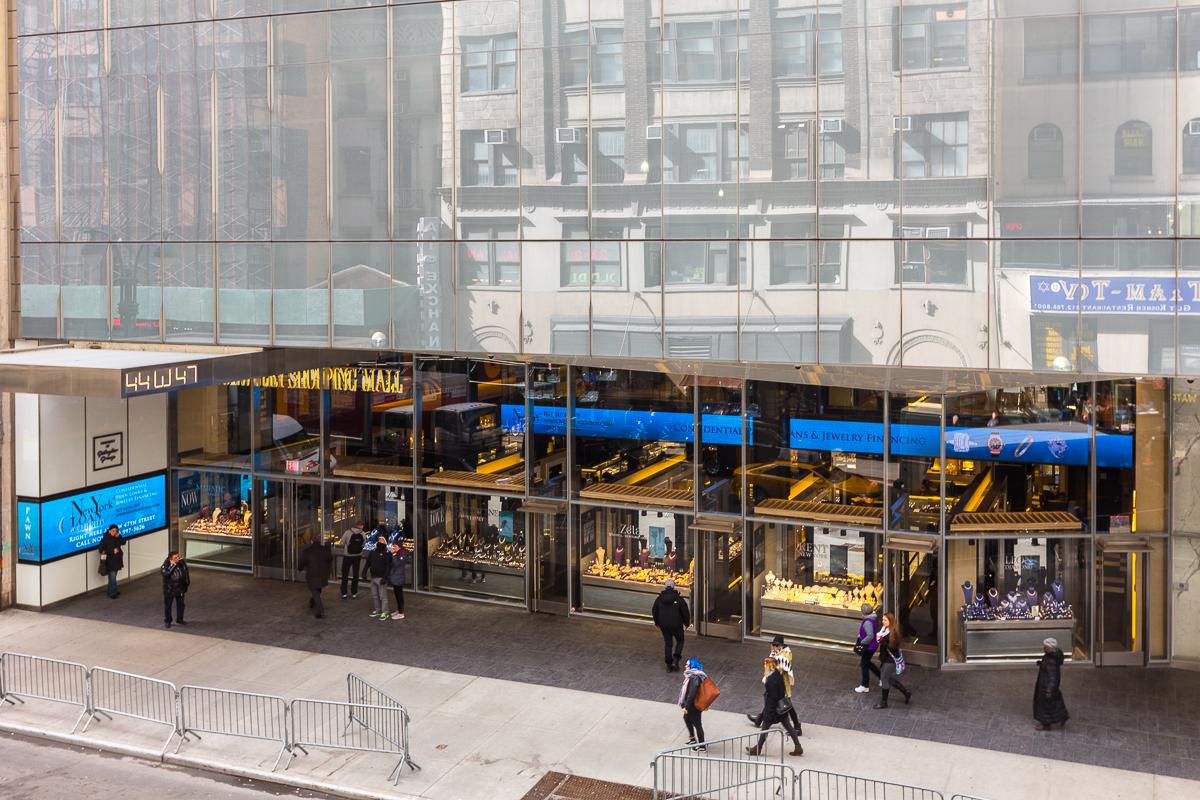 Jewelry shops in the on sale mall