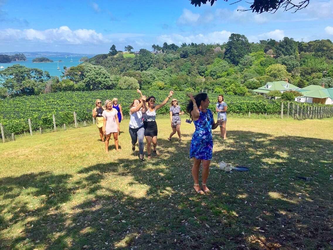 waiheke island hop on hop off wine tour