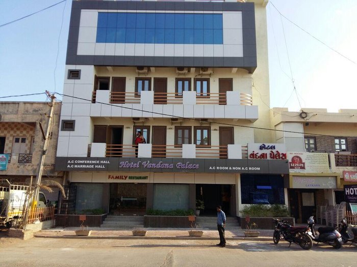 HOTEL VANDANA PALACE - Prices & Reviews (Surendranagar, Gujarat, India)