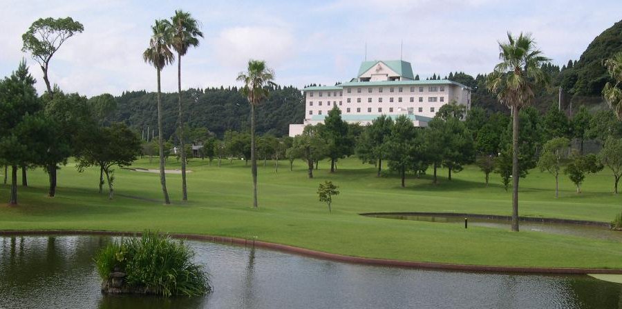 薩摩藩主、島津光久公が「天下の名泉」と称賛した市比野温泉のリゾートホテル。大浴場・露天風呂・サウナ有