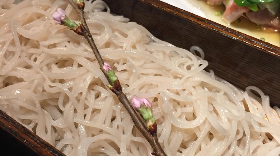季節のお蕎麦 桜切り 桜の香りが素晴らしいです！