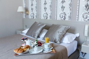Room & Suite