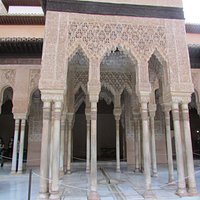 Patio de los Leones