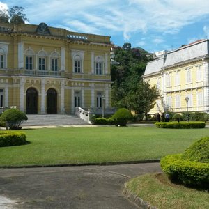 Tabuleiro de xadrez 'gigante' na Casa Stefan Zweig em Petrópolis atrai  curiosos de diversas partes do mundo