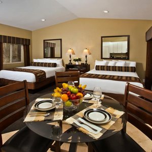 2 Queen beds, Kitchen, Fireplace