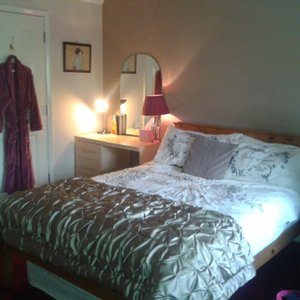 Our Double Bed - See the pink, fluffy dressing gown supplied...which Hubby would NOT wear!!  (fr