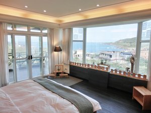 Room & Suite