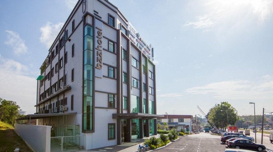 Building frontage faces the main road Jalan Gelang Patah (10mins to UTM, 15mins to JDT Stadium)