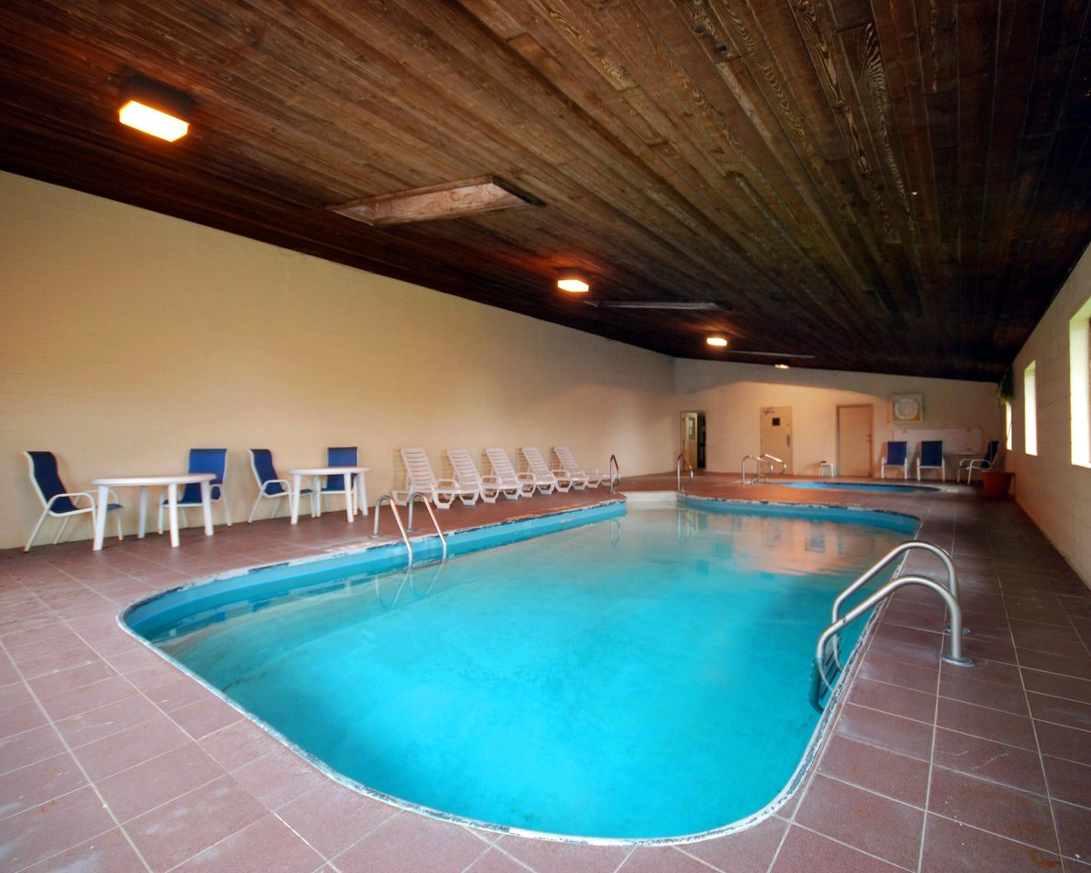 Quality Inn Milan-Sandusky Pool Pictures & Reviews - Tripadvisor