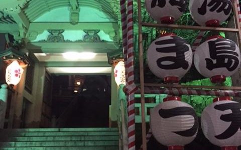北側の入り口階段付近です