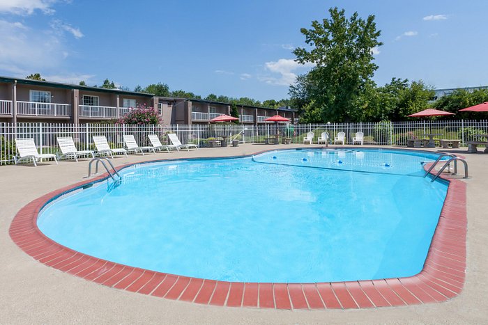 lexington athletic club pool hours