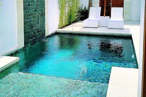 Pool & Beach
