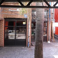 un lugar donde podes una noche inolvidable por sus pizzas y parrilla ideal para ir con amigos