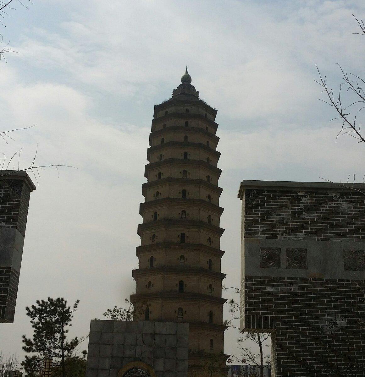 中国最高砖塔陕西泾阳崇文塔景区春意盎然|崇文塔|砖塔|泾阳_新浪新闻