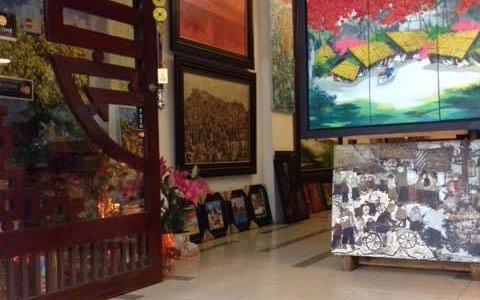 Empty Wall Gallery