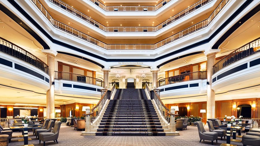 Freitreppe des The Westin Grand Berlin