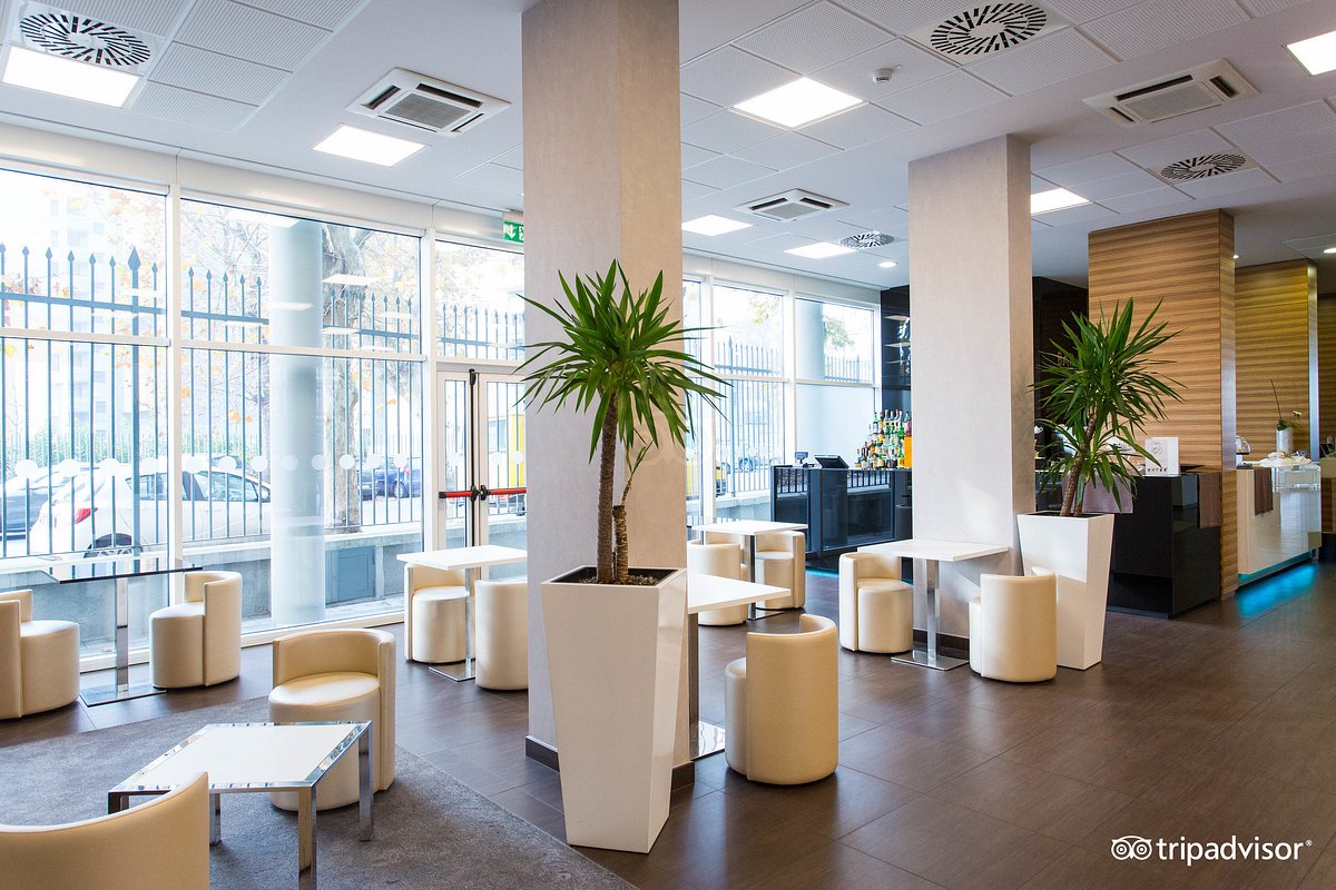 Ingresso e doccia con luce led blu - Foto di Hotel degli Arcimboldi, Milano  - Tripadvisor