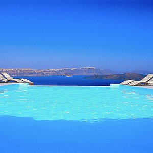 Main Infinity Pool - Astarte Suites Santorini
