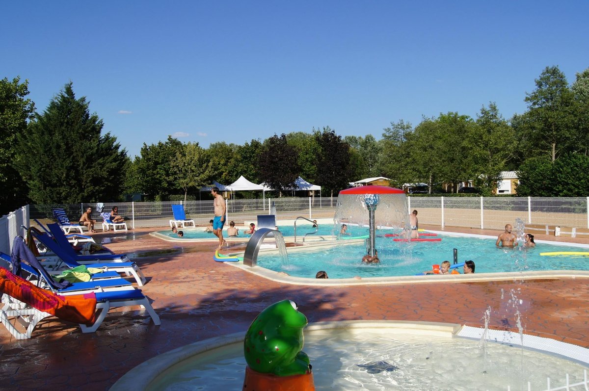 Camping du Lac de Saint Cyr Pool: Pictures & Reviews - Tripadvisor