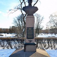 Памятник-бюст В.И. Ракова в Московском парке Победы, Санкт-Петербург