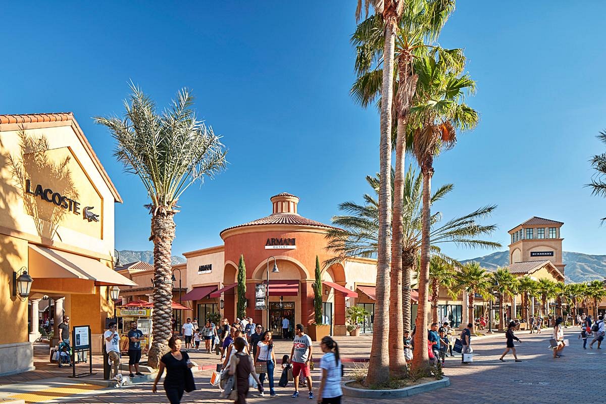 Palm Springs Shopping Areas – Outlet Malls, Desert Hills Premium Outlets, Cabazon  Outlets