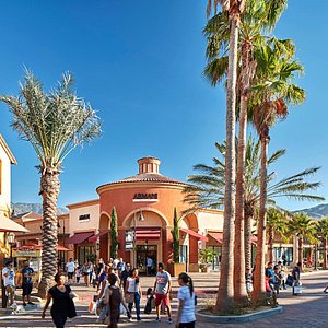 About Desert Hills Premium Outlets® - A Shopping Center in Cabazon