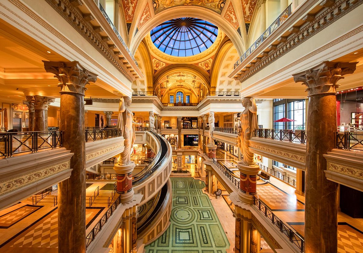 Forum Shops 🛍️ at Caesars Palace hotel - Las Vegas 