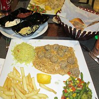 plat kabeb avec sauce de fruit de mer