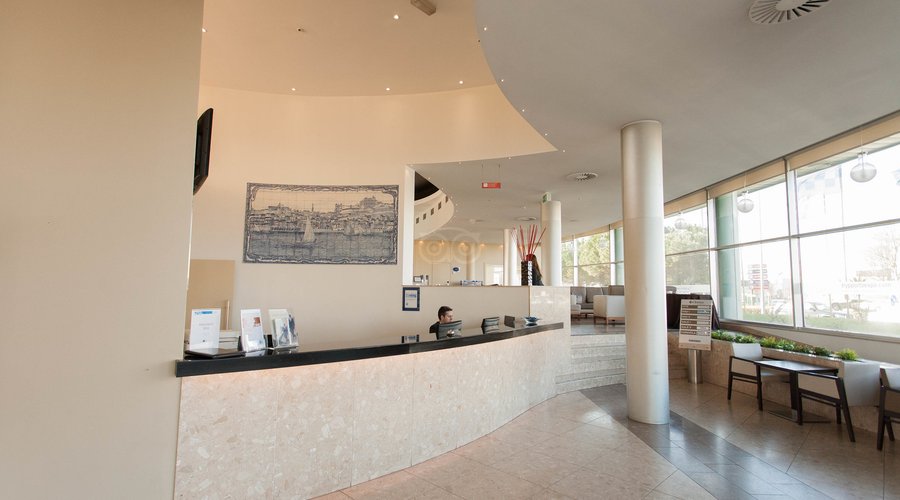 Front Desk at the Tryp Porto Expo