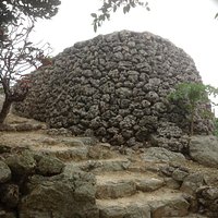 番所あとへの登り口です