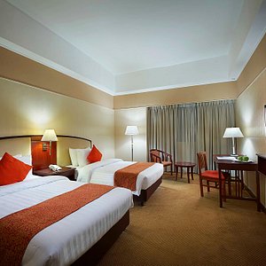 Berjaya-Makati-Hotel-Deluxe Room - Room Interior