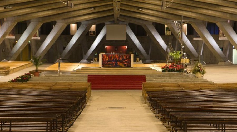 Basilique Saint-Pie X, Lourdes (Hautes-Pyrénées, Languedoc-Roussillon-Midi-Pyrénées), France.