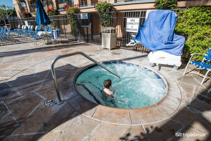 Fairfield Anaheim Resort Pool: Pictures & Reviews - Tripadvisor