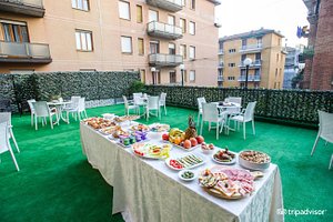 Suite Hotel Elite in Bologna, image may contain: Cafeteria, Restaurant, Meal, Buffet
