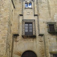 Portada con escudo real