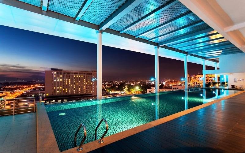 Swimming pool Night