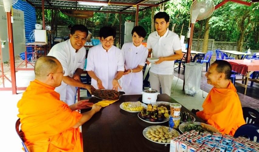 Offering food at lunch