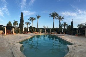 Pool & Beach