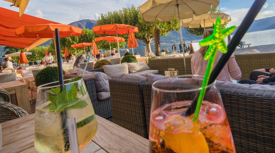 Drinks on the Piazza lounge