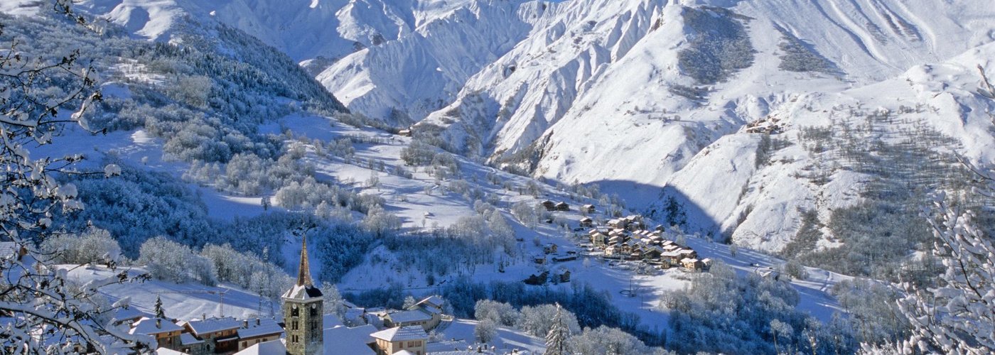 Un village authentique au coeur du plus grand domaine skiable du monde, les 3 Vallées
