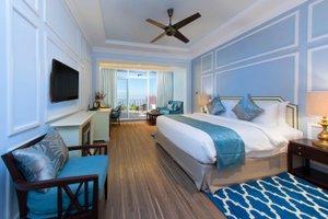 Room & Suite