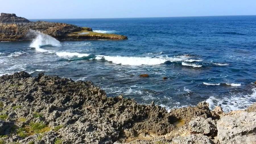 Le Moule Porte d'Enfer Vagues qui s'entrechoquent