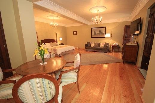 38 Suites fully equipped and furniture signed Roche Bobois
