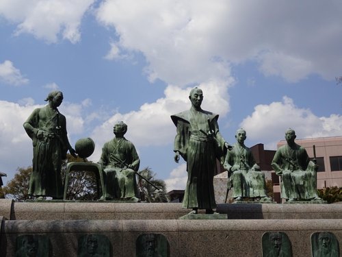 Kumamoto's One Piece Statues - Explore Kumamoto