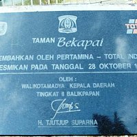 Prasasti peresmian Taman Bekapai