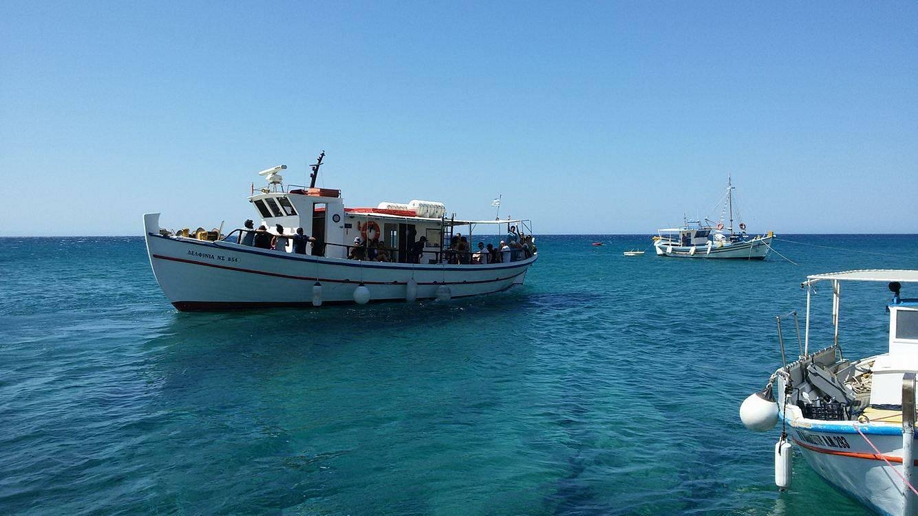 delfina boat tour milos