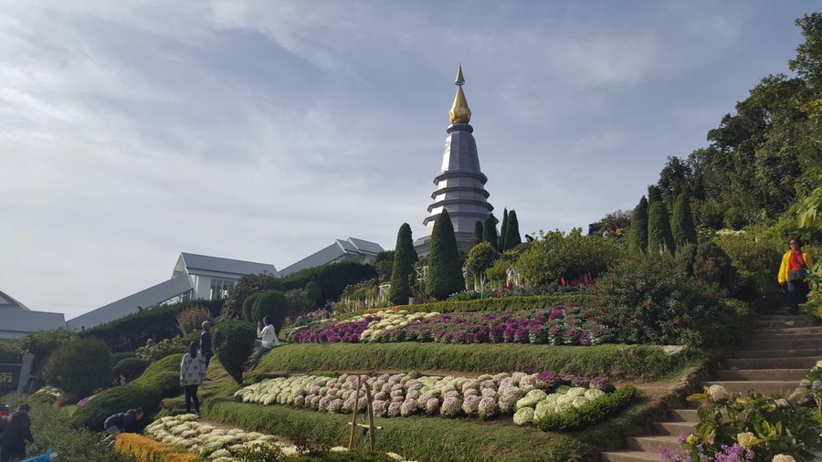 Stupa plus Flowers