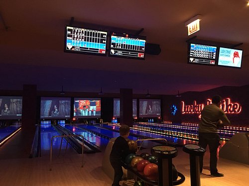 Chicago, Illinois Bowling Alley