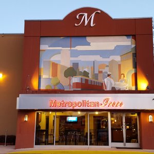 Metropolitan Inn entrance, early evening.